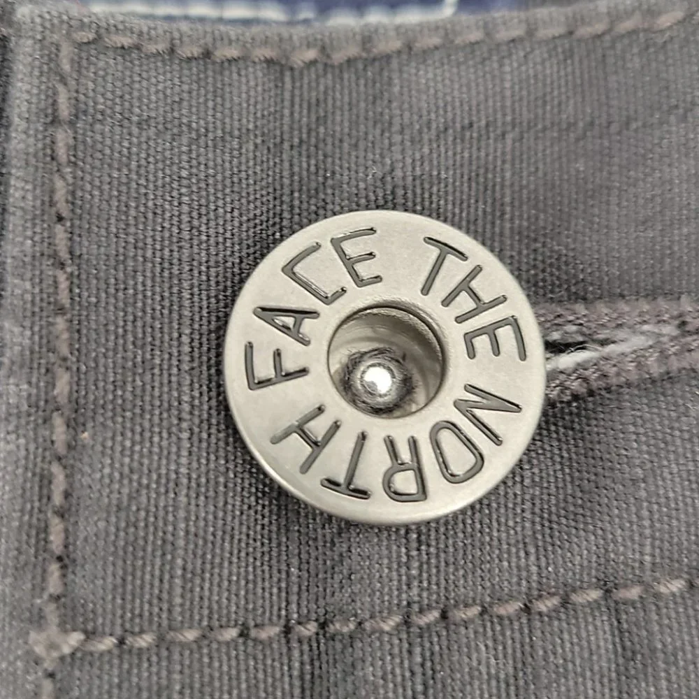 The North Face Cargo Shorts Gray Plaid Size 40